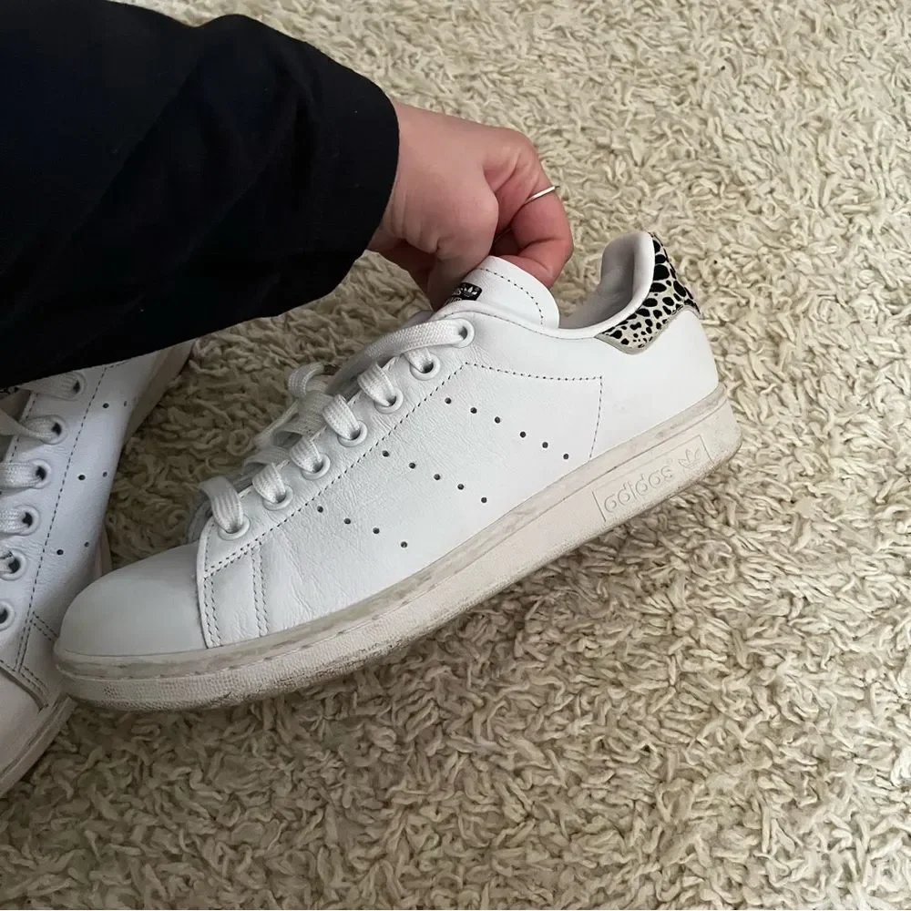 adidas x stan smith white and leopard print sneakers size 7